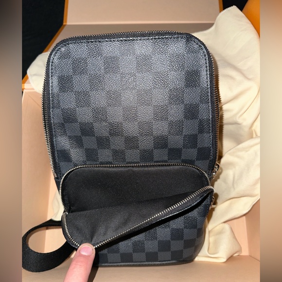 Louis Vuitton AV. Sling Bag in Monogram Canvas - Picture 6 of 7